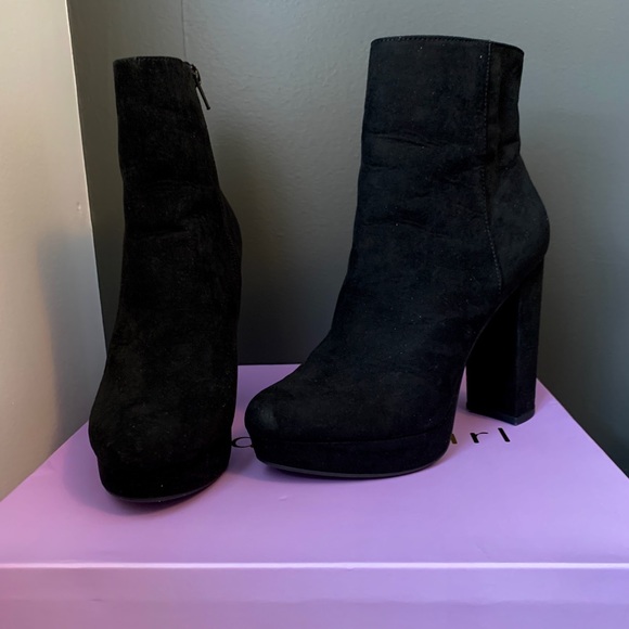 Steve Madden Shoes - Steve Madden Black Boots